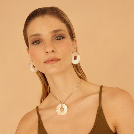 Aura white gold