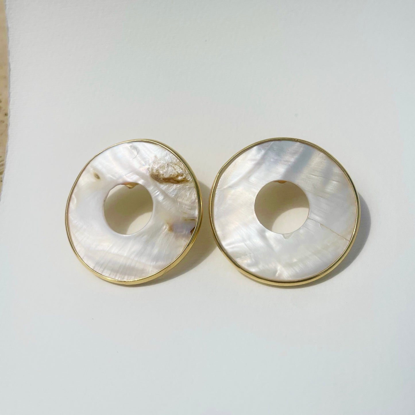 Aura white gold